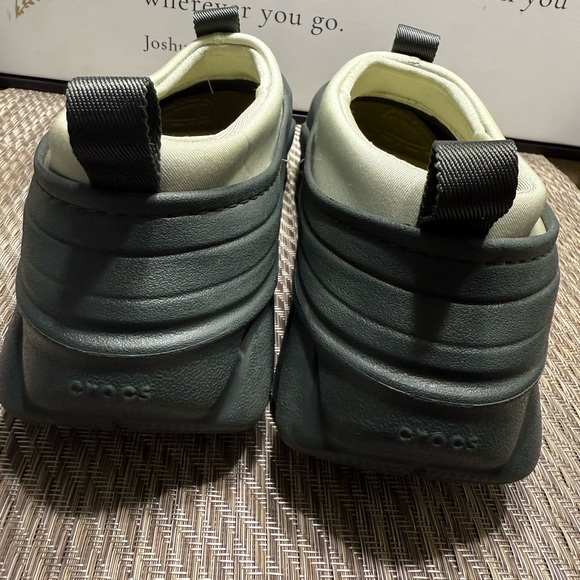 CROCS Men's  SZ 10 Dark Green Slip-On Loafers Box 9 - Picture 3 of 6
